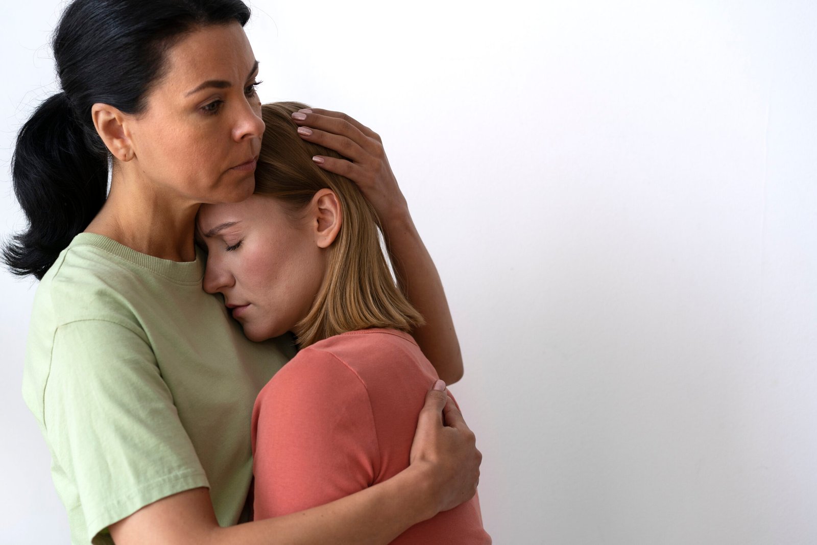 Carreira após ter filhos: 43% das mães solo já sofreram abuso no trabalho